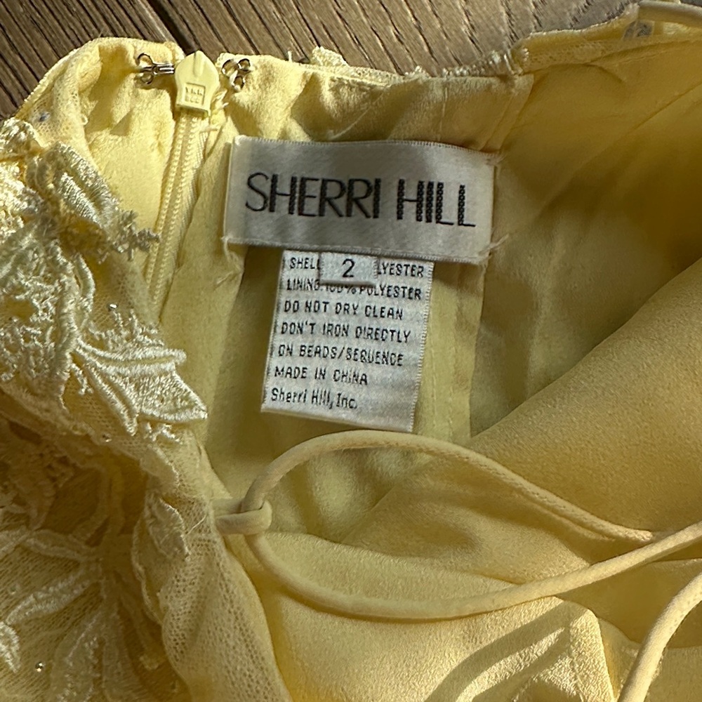 Sherri Hill Light Yellow Lace Gown size 2